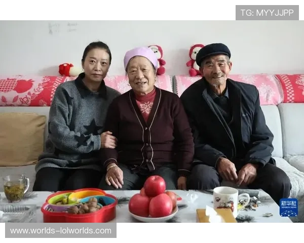 群众组比赛家庭欢乐合影